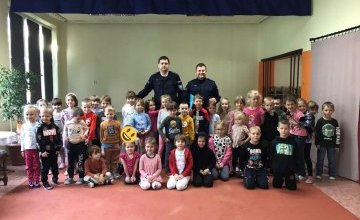 4. - 5. i 6. latki spotykają się z policjantami.