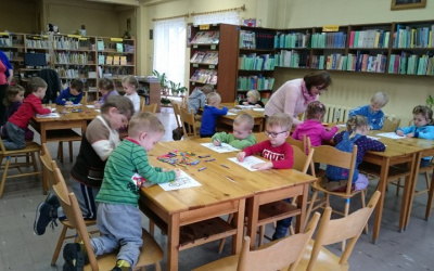 Pierwsze wizyta maluszków z filii w osiedlowej bibliotece 3