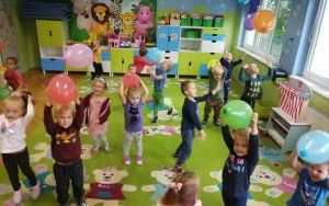 Dzieci podczas zabaw z okazji Dnia Przedszkolaka (3)