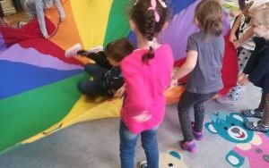 dzieci podczas zabaw zorganizowanych z okazji Dnia Przedszkolaka (10)