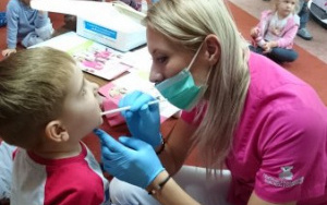 badanie zębów przedszkolaka