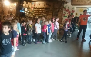Przedszkolaki w trakcie wycieczki do Muzeum Chleba w Radzionkowie. (1)