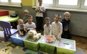 Dzieci podczas zabaw i zajęć w Baśniowej Krainie w pierwszych dniach nowego roku szkolnego. (2)