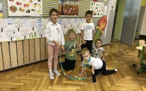 Dzieci podczas zabaw i zajęć w Baśniowej Krainie w pierwszych dniach nowego roku szkolnego. (5)