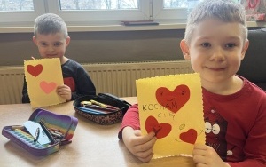 Dzieciaki podczas obchodów święta zakochanych - Walentynek (7)