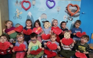 Dzieciaki podczas obchodów święta zakochanych - Walentynek (12)